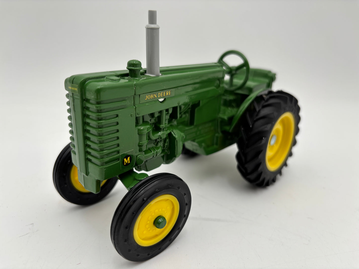 1/16 JOHN DEERE Model “M” Collector Edition