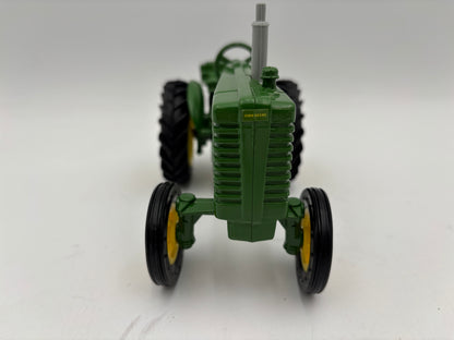 1/16 JOHN DEERE Model “M” Collector Edition