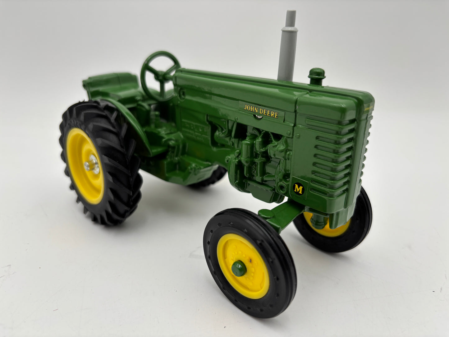 1/16 JOHN DEERE Model “M” Collector Edition