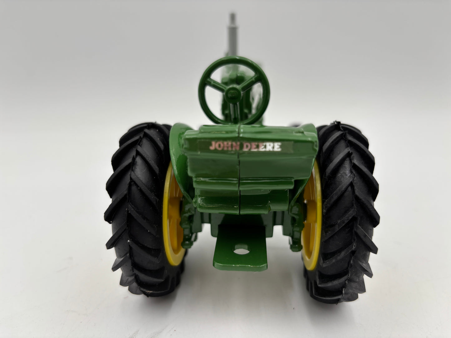 1/16 JOHN DEERE Model “M” Collector Edition
