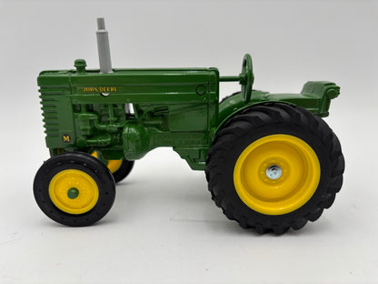 1/16 JOHN DEERE Model “M” Collector Edition