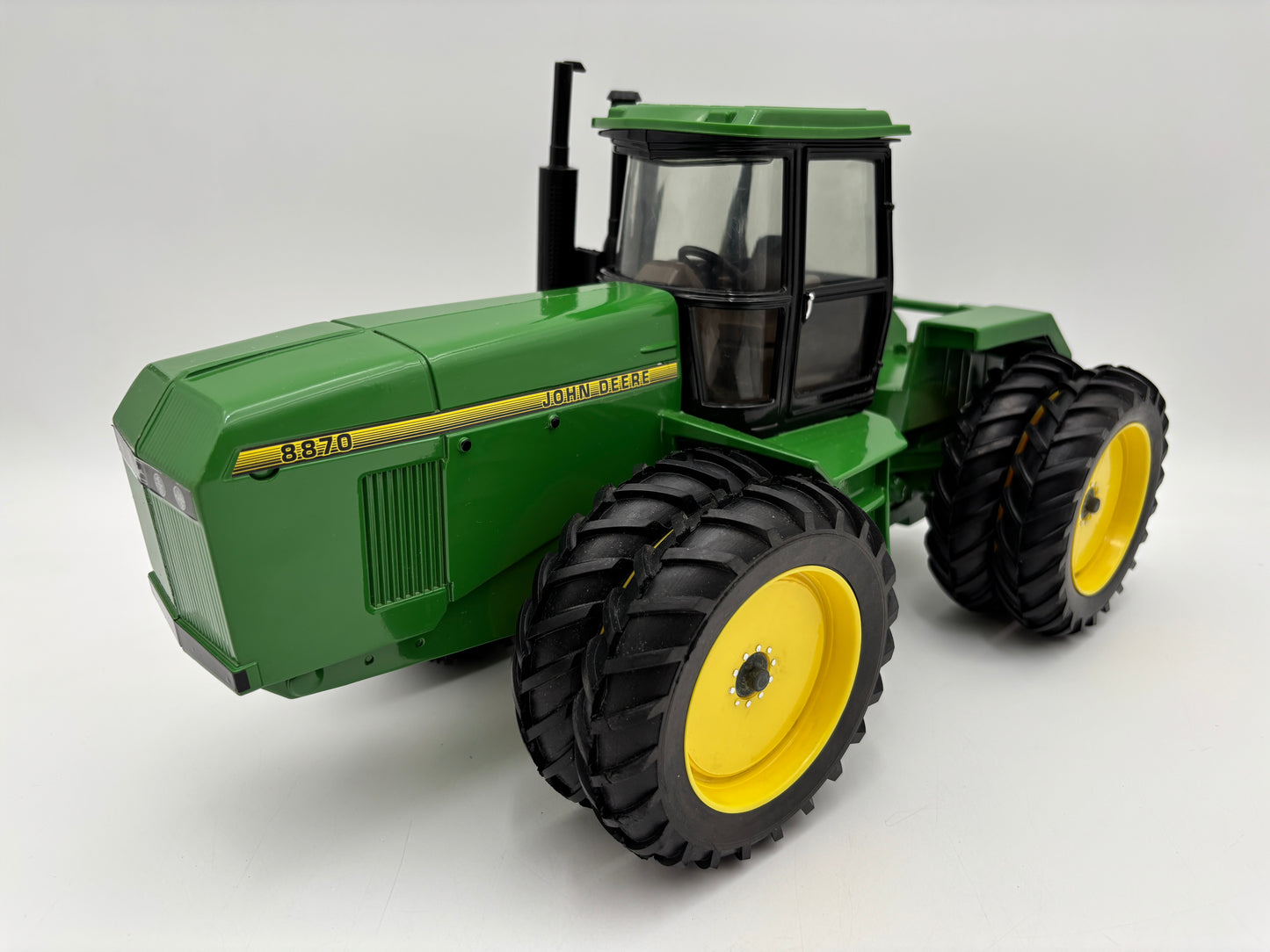 1/16th JOHN DEERE 8870 4wd