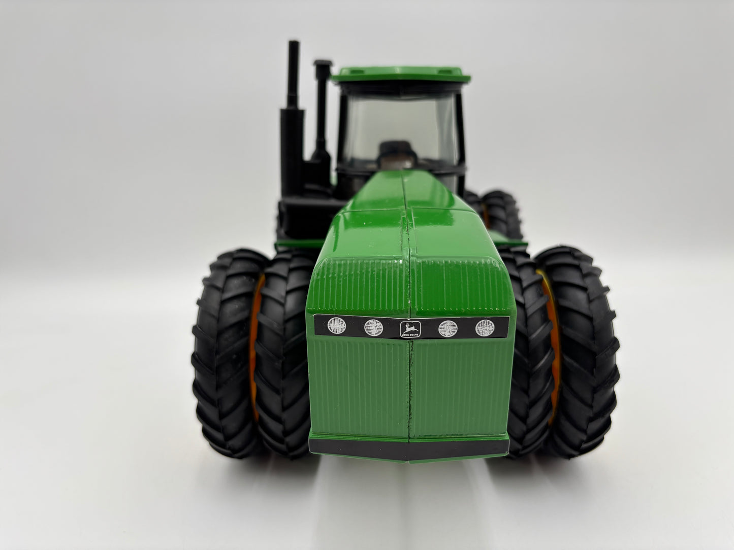 1/16th JOHN DEERE 8870 4wd