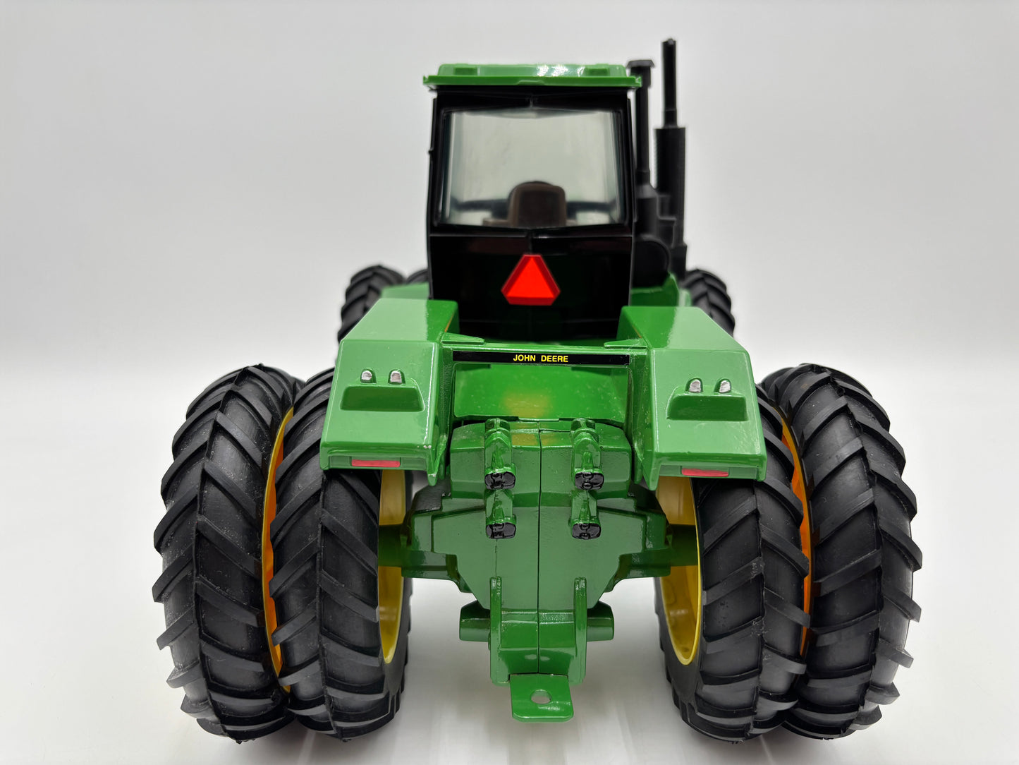 1/16th JOHN DEERE 8870 4wd