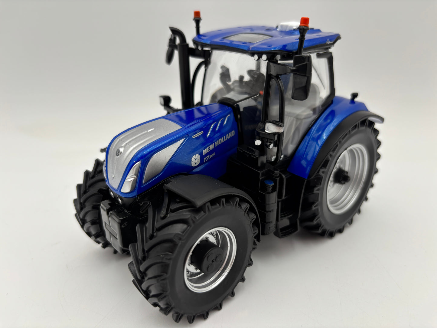 1/32 New Holland T7.300 Prestige