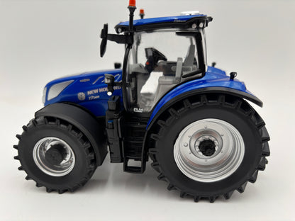 1/32 New Holland T7.300 Prestige