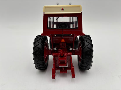 1/32 International 1568 V8 with Cab