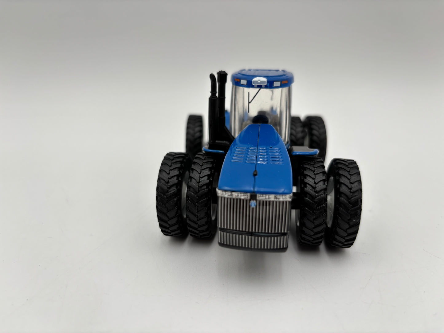 1/64 New Holland TJ530 4wd