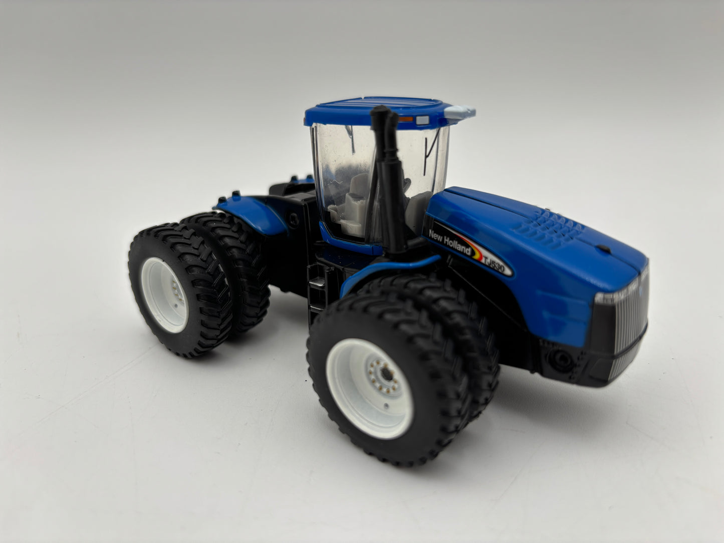 1/64 New Holland TJ530 4wd