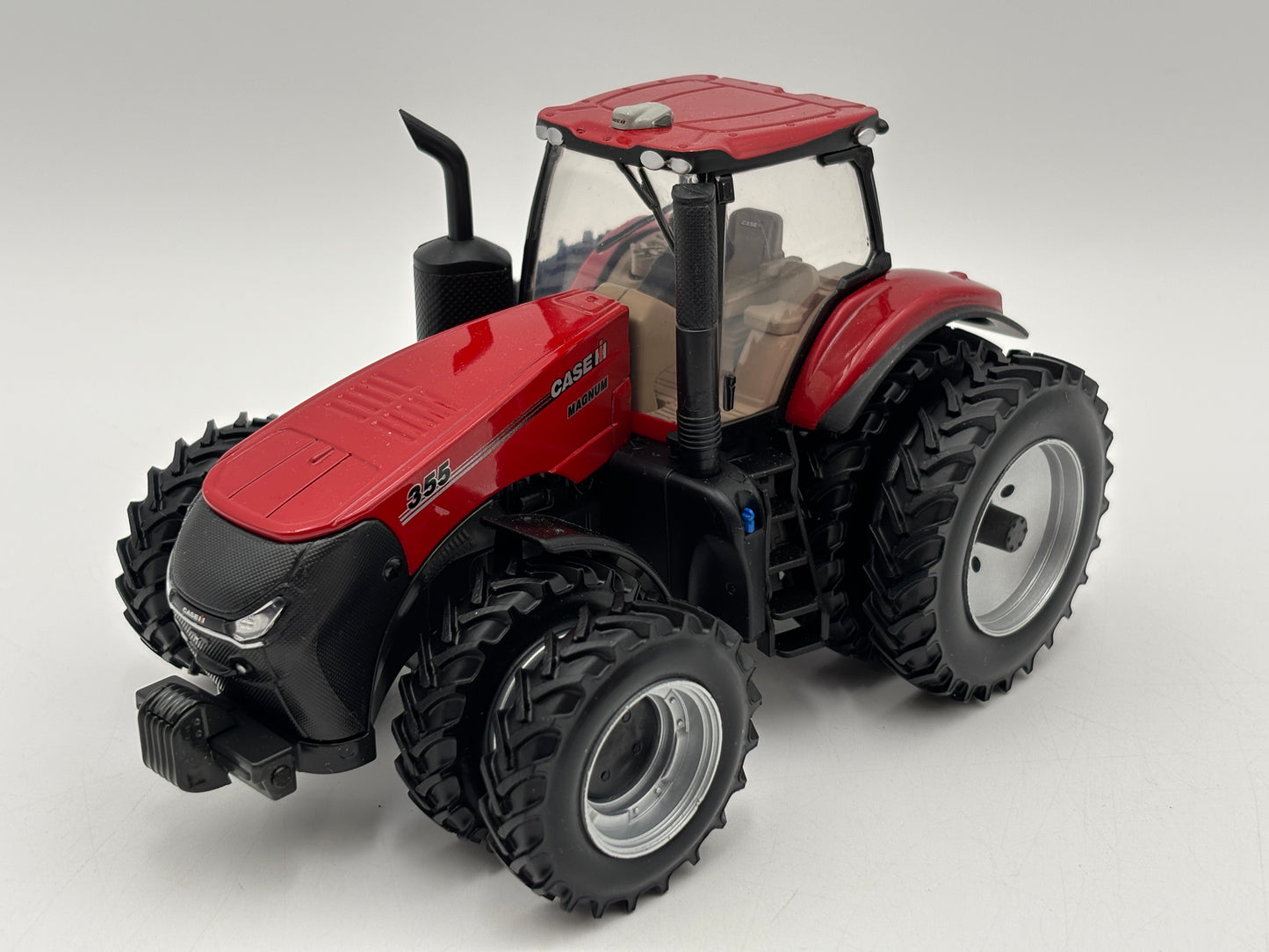 1/32 CASE IH Magnum 355 with J&M 875 Grain Cart