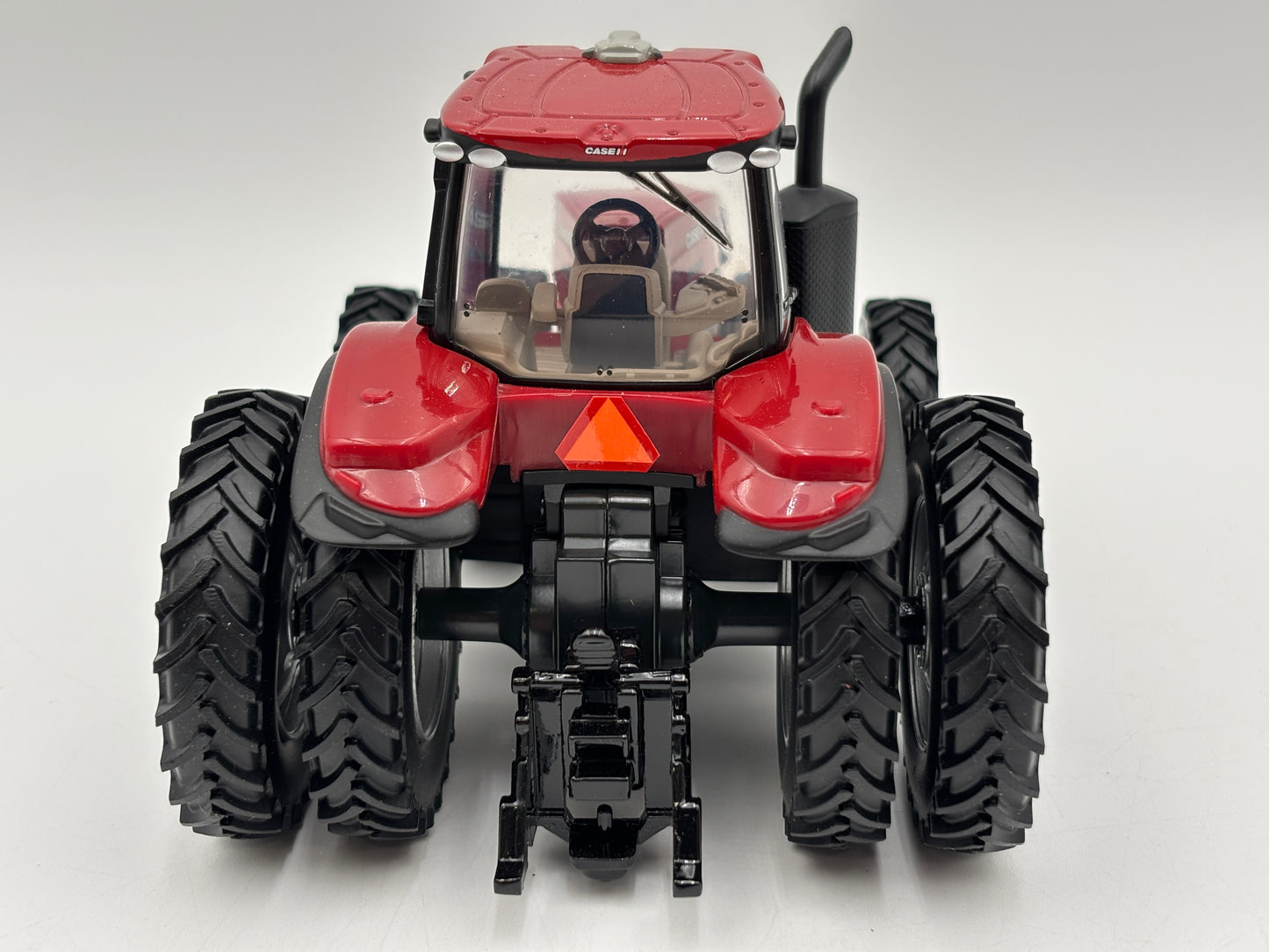 1/32 CASE IH Magnum 355 with J&M 875 Grain Cart