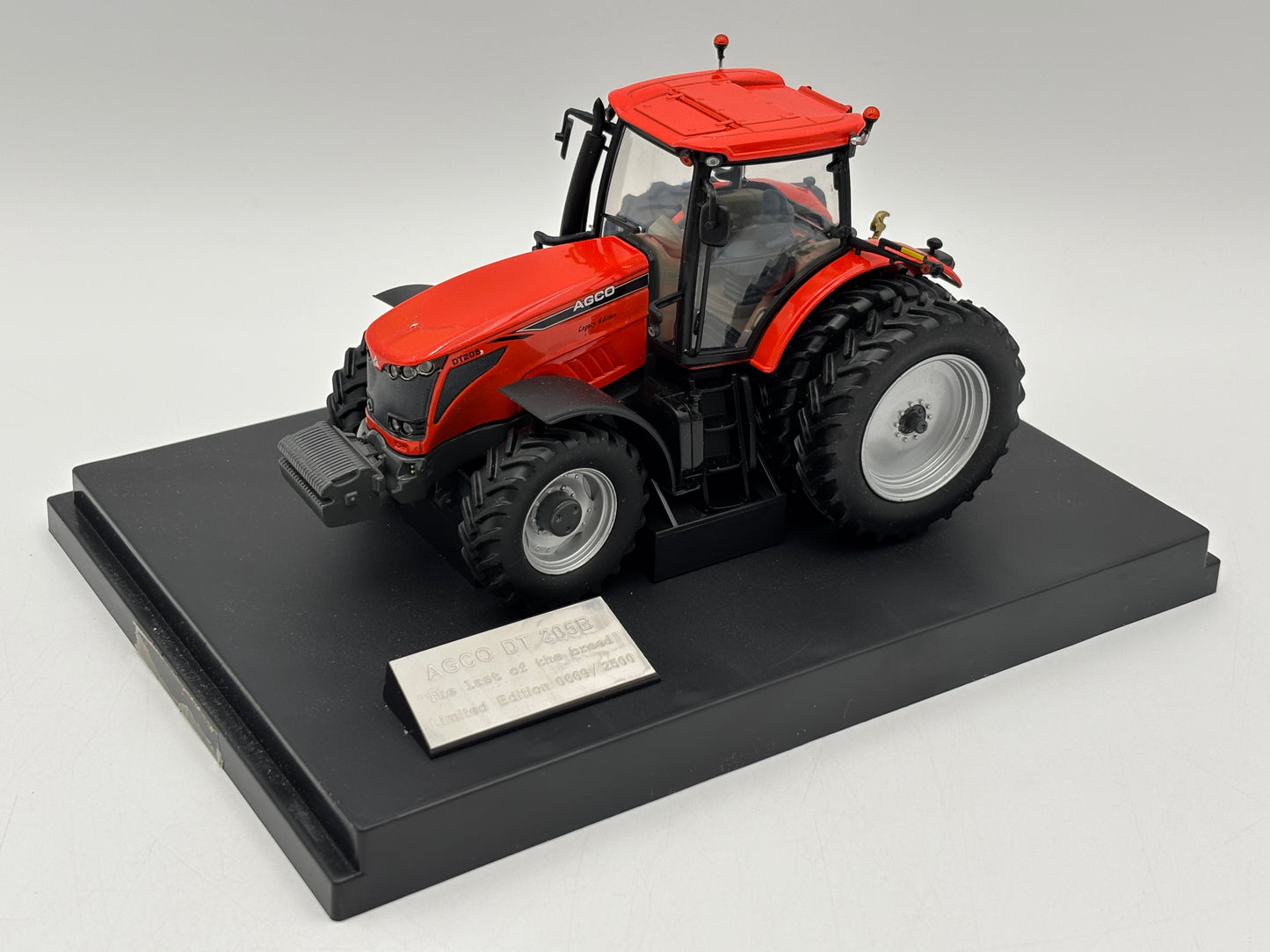 1/32 Agco DT205B Legacy Edition