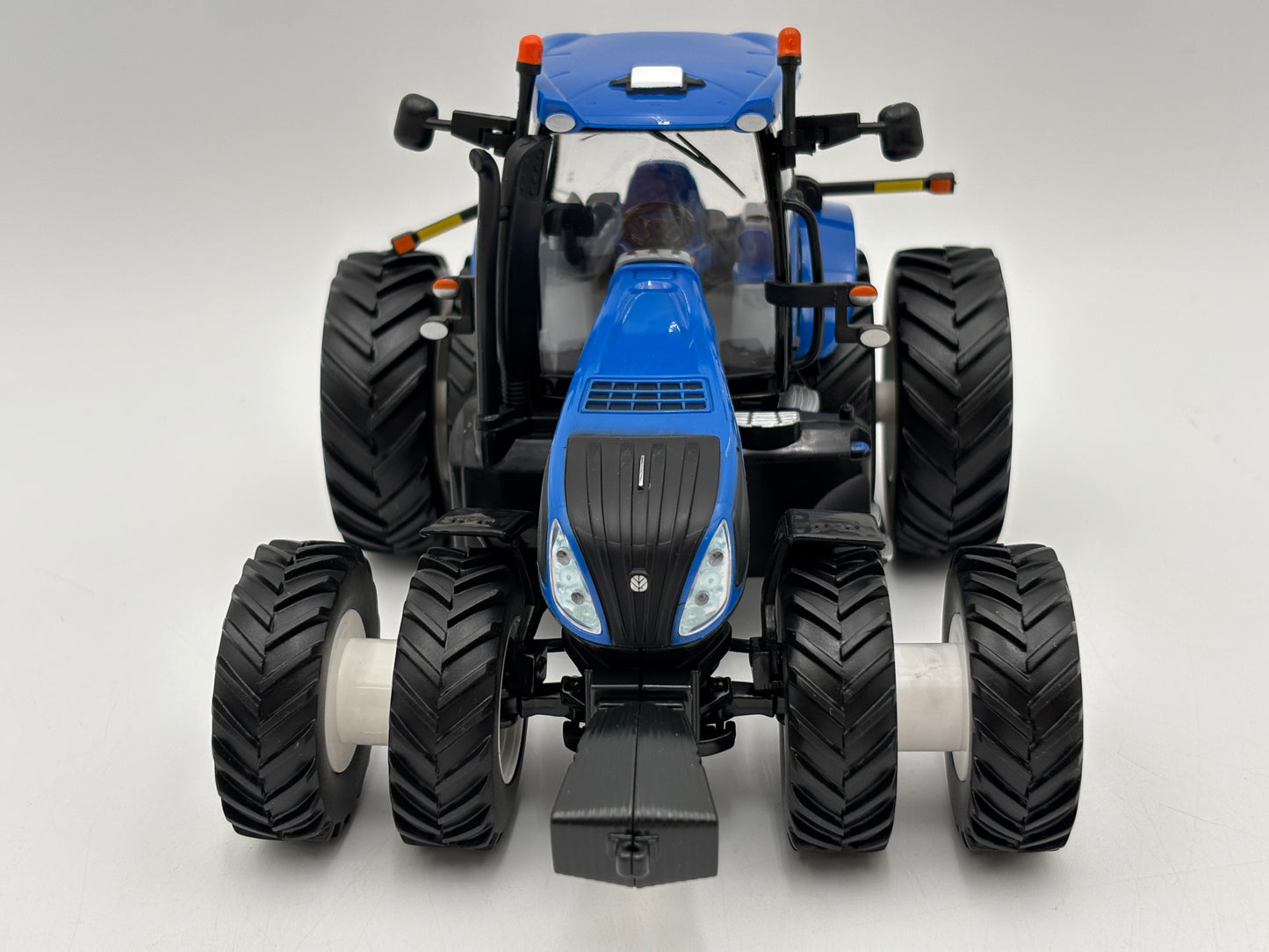 1/32 New Holland T8.360 Prestige