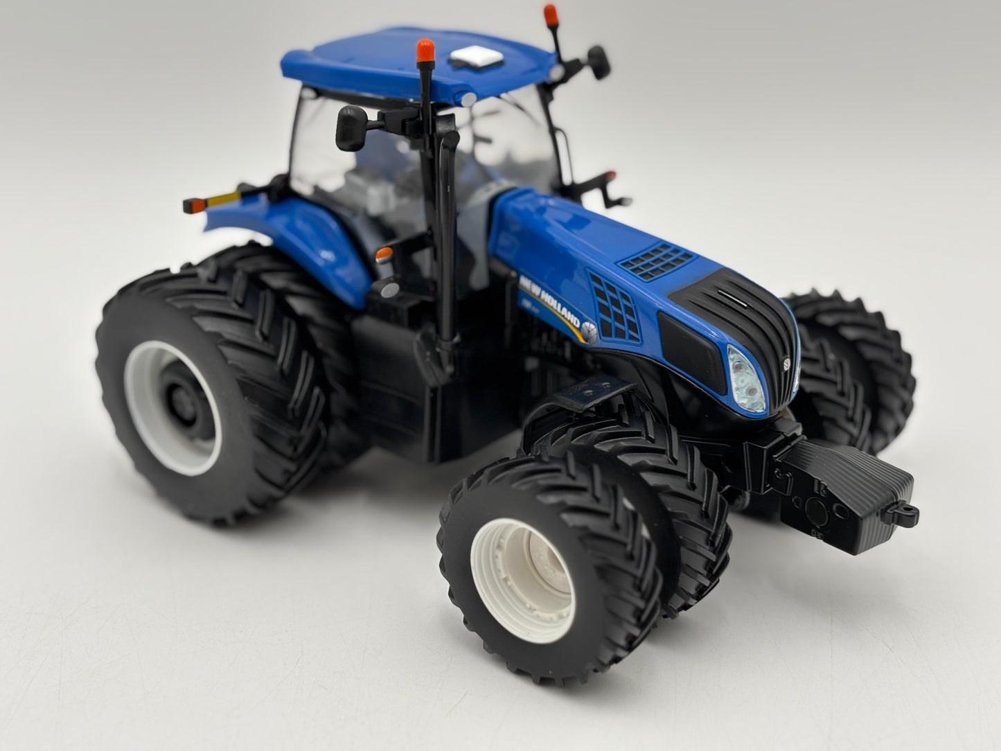 1/32 New Holland T8.360 Prestige