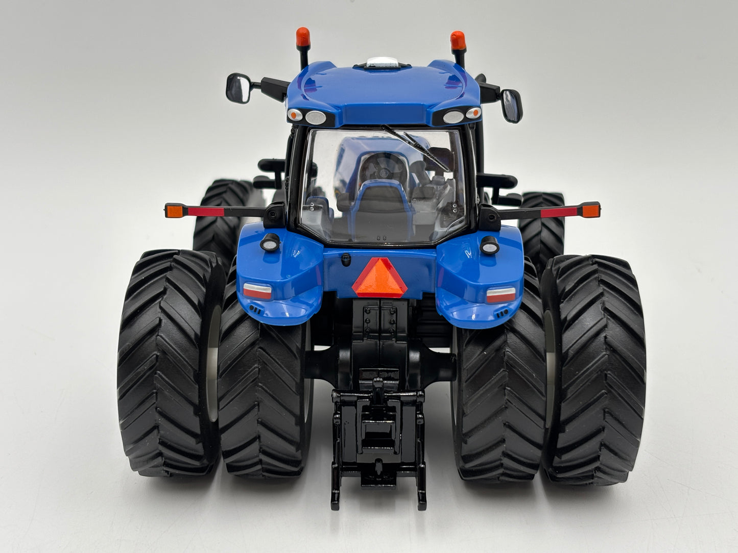 1/32 New Holland T8.360 Prestige