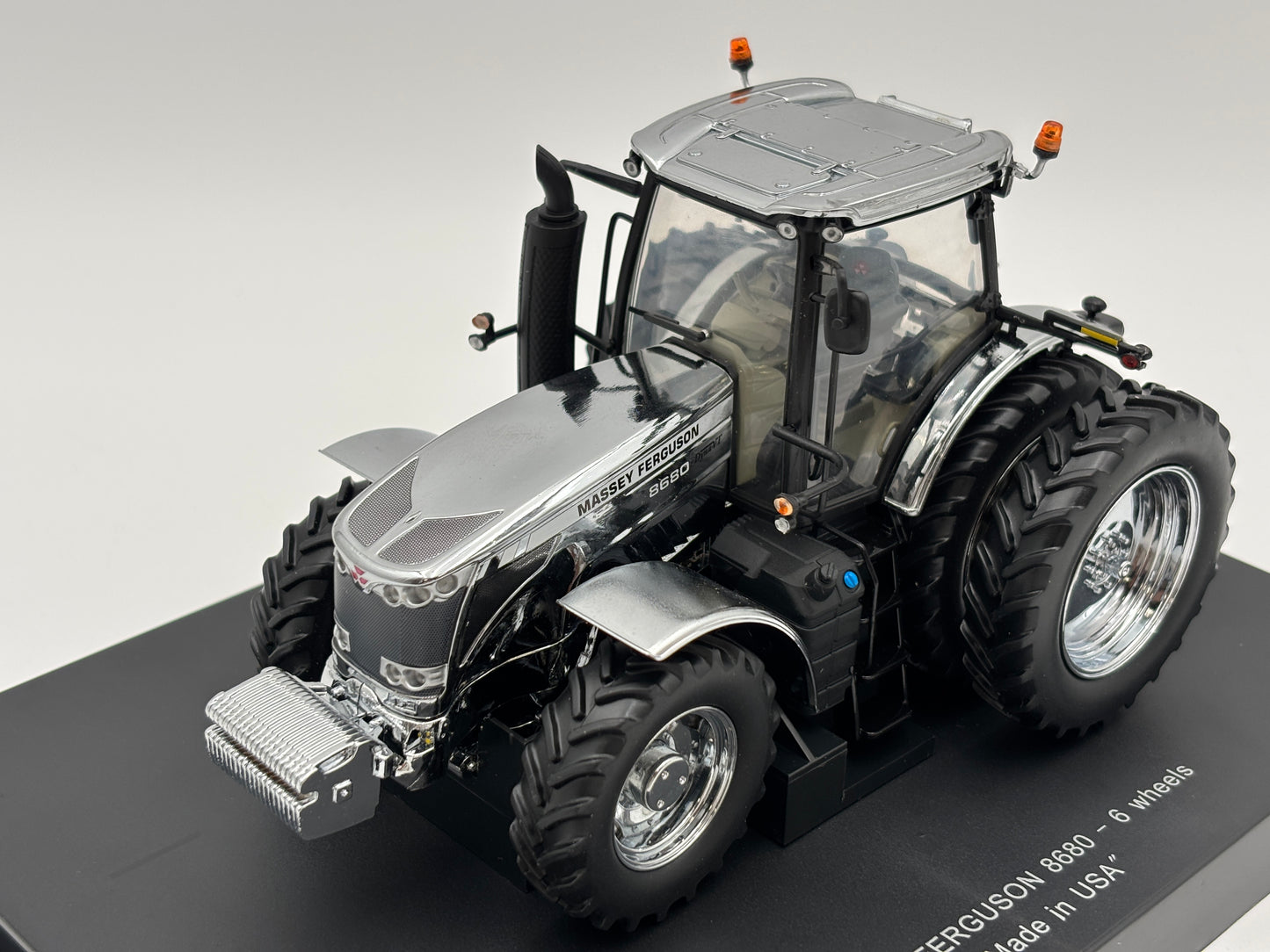 1/32 Massey Ferguson 8680 North American ”Chrome”