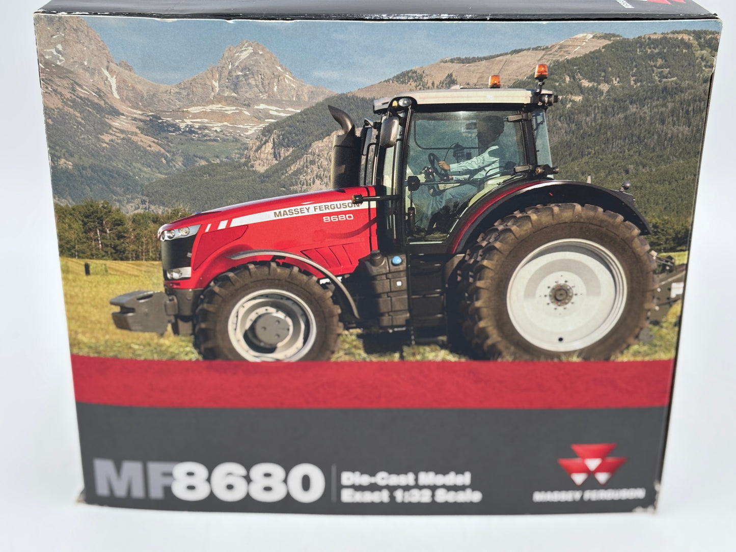 1/32 Massey Ferguson 8680 North American ”Chrome”