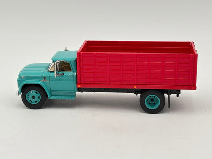 1/64 GMC 4000 Single Axle Grain Truck