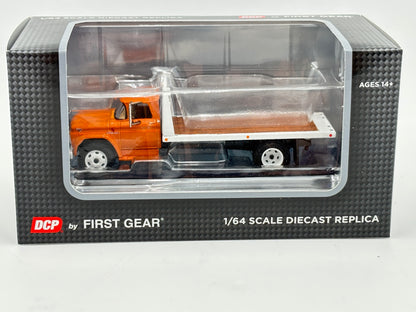 1/64 GMC 4000 Single Axle Flatbed Truck