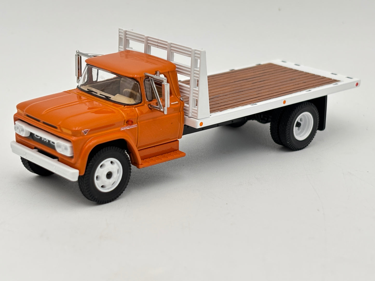 1/64 GMC 4000 Single Axle Flatbed Truck