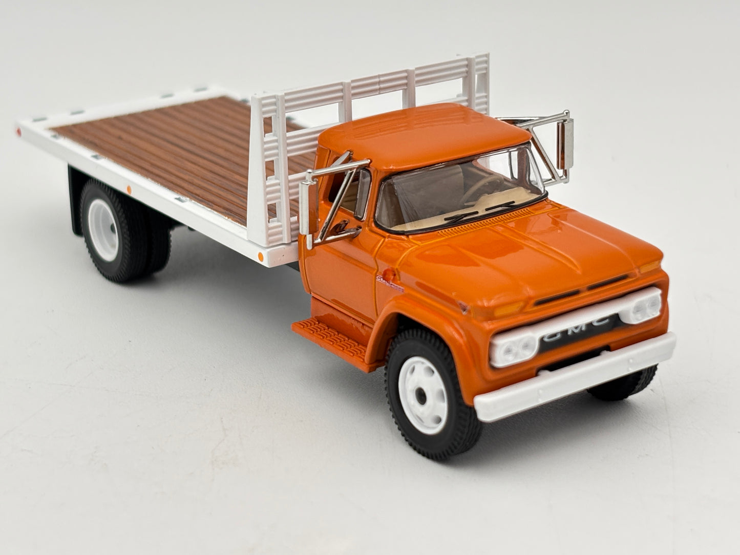 1/64 GMC 4000 Single Axle Flatbed Truck