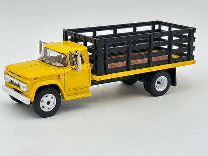 1/64 GMC 4000 Single Axle Stake Truck