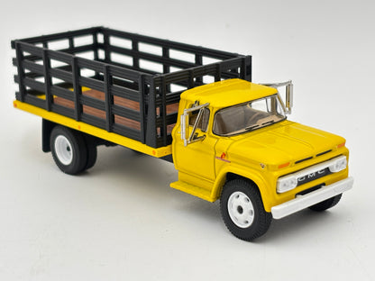 1/64 GMC 4000 Single Axle Stake Truck