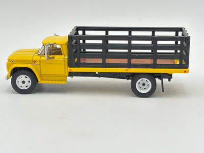 1/64 GMC 4000 Single Axle Stake Truck
