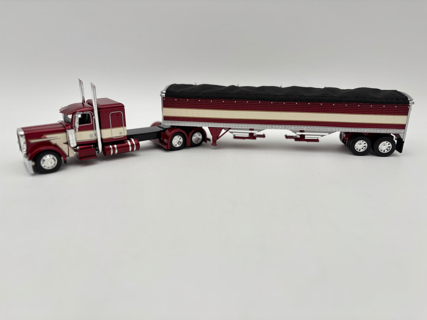 1/64 Peterbilt 389 30th Anniversary Set