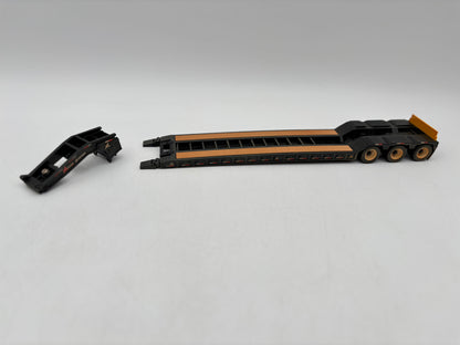 1/50 John Deere 1050K w/Freightliner & trailer