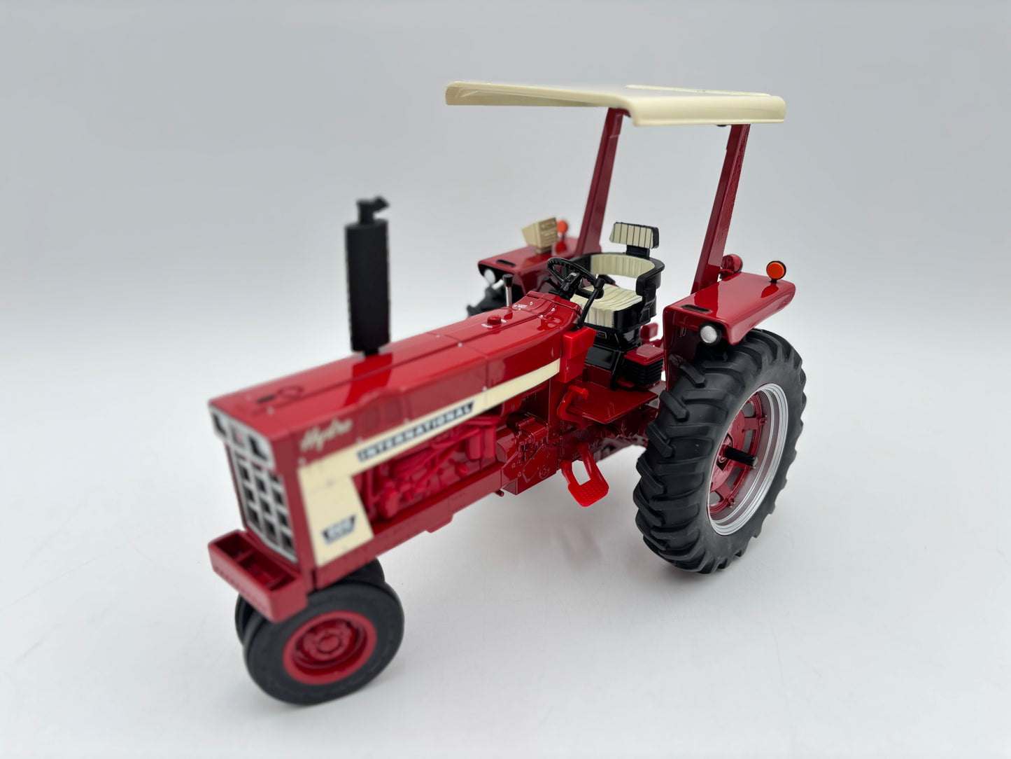1/16 International 666 Hydro Narrow Front