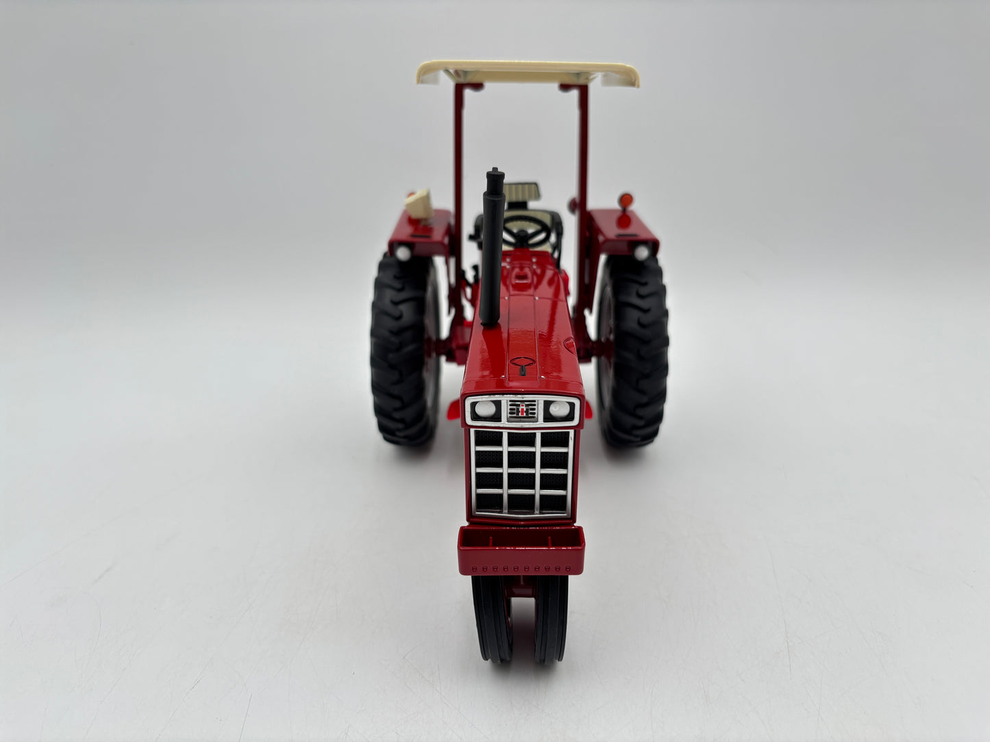 1/16 International 666 Hydro Narrow Front