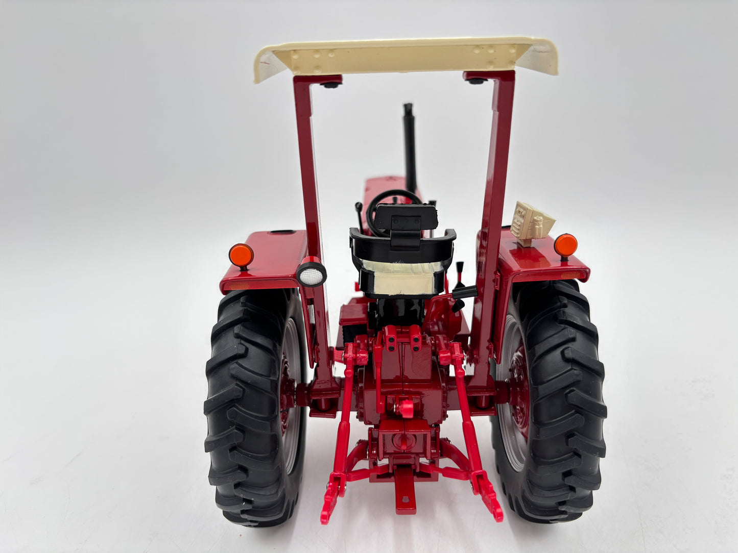 1/16 International 666 Hydro Narrow Front