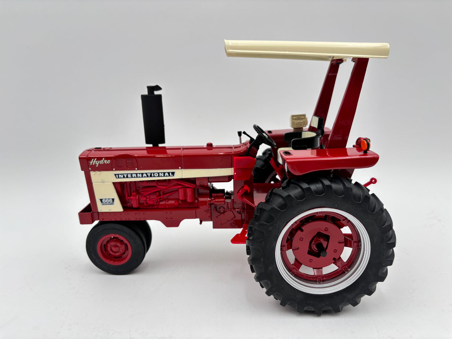 1/16 International 666 Hydro Narrow Front
