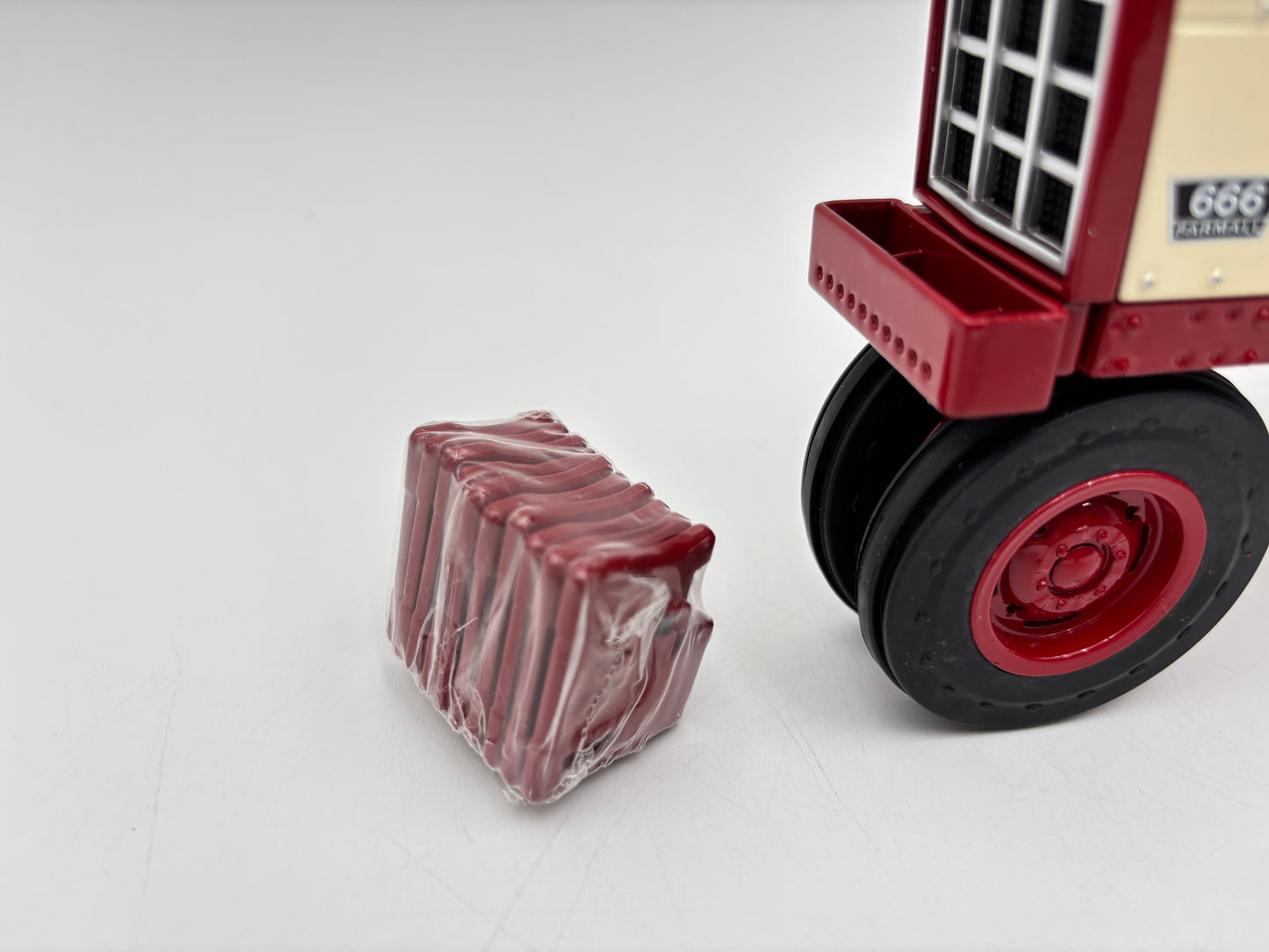 1/16 International 666 Hydro Narrow Front