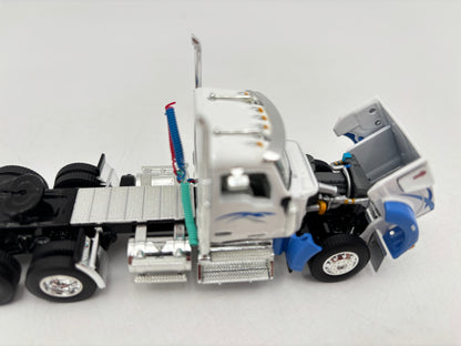 1/64 Kenworth W990 Day Cab w/Lode King tridem