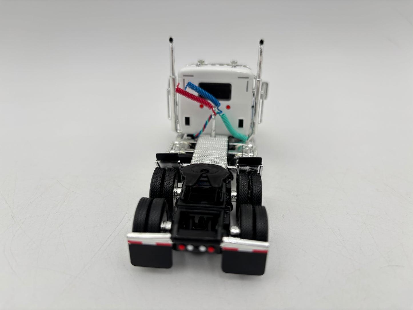 1/64 Kenworth W990 Day Cab w/Lode King tridem