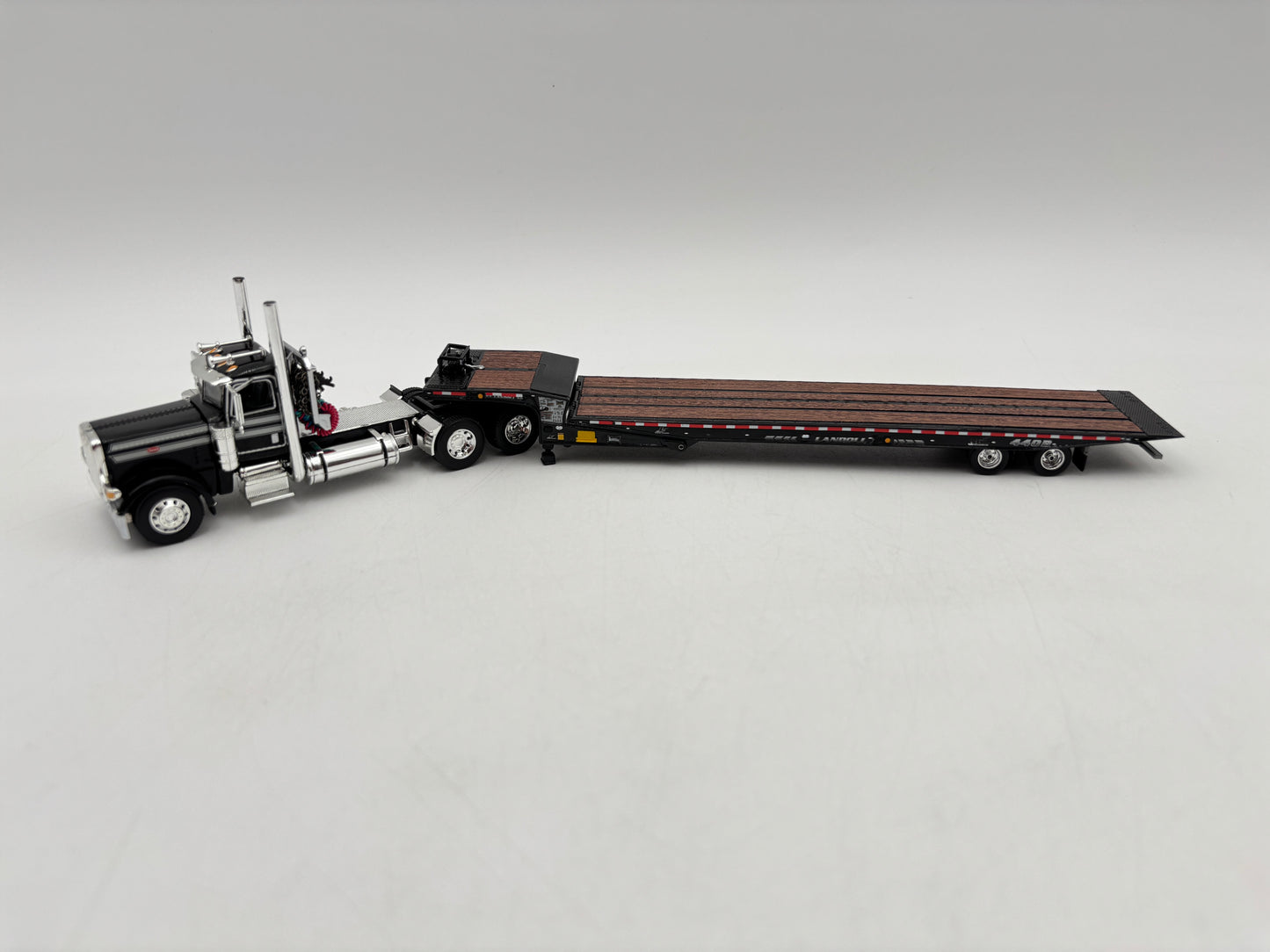 1/64 Peterbilt 389 w/Landoll 440 Traveling Trailer