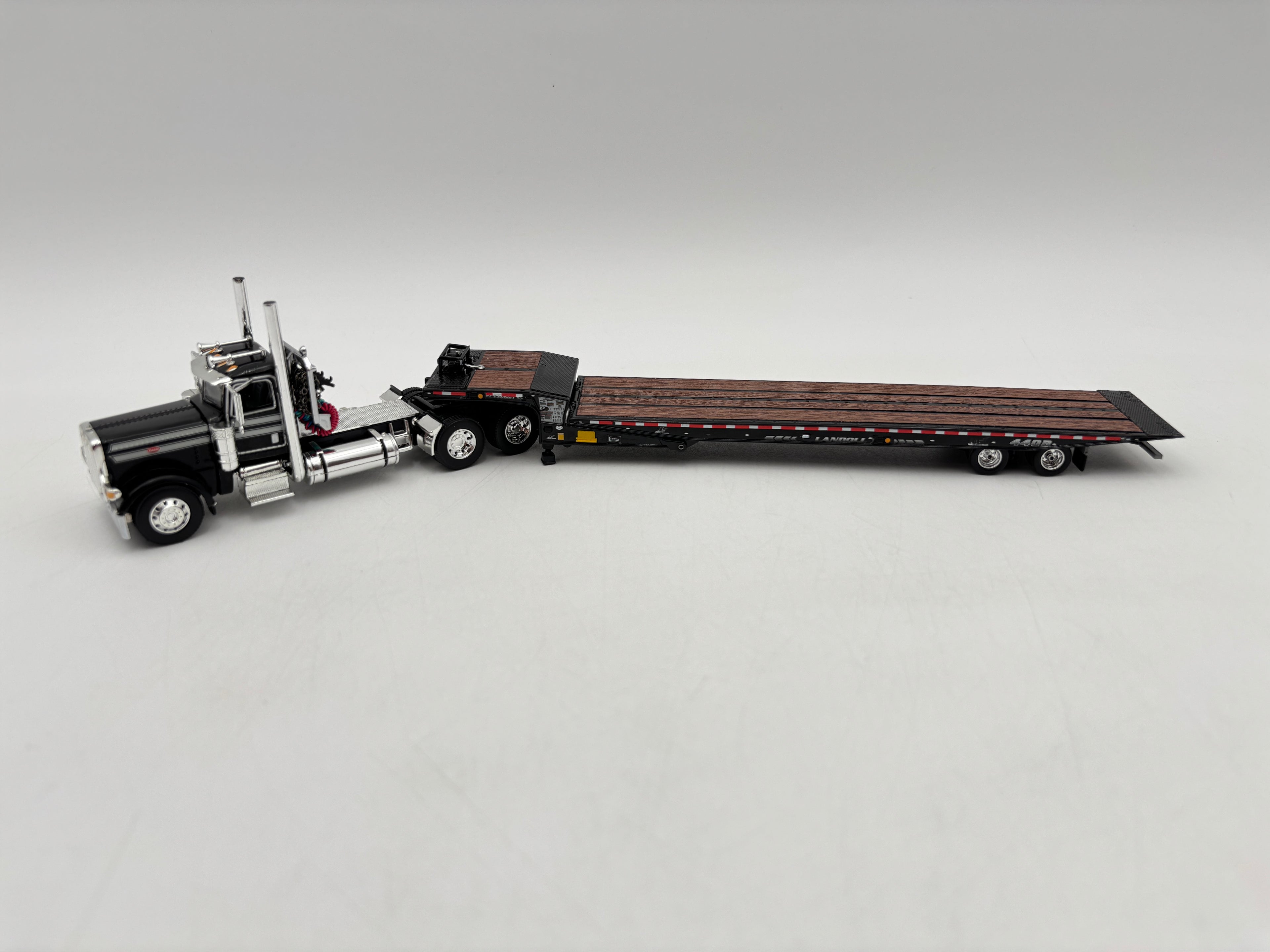 1/64 Peterbilt 389 w/Landoll 440 Traveling Trailer