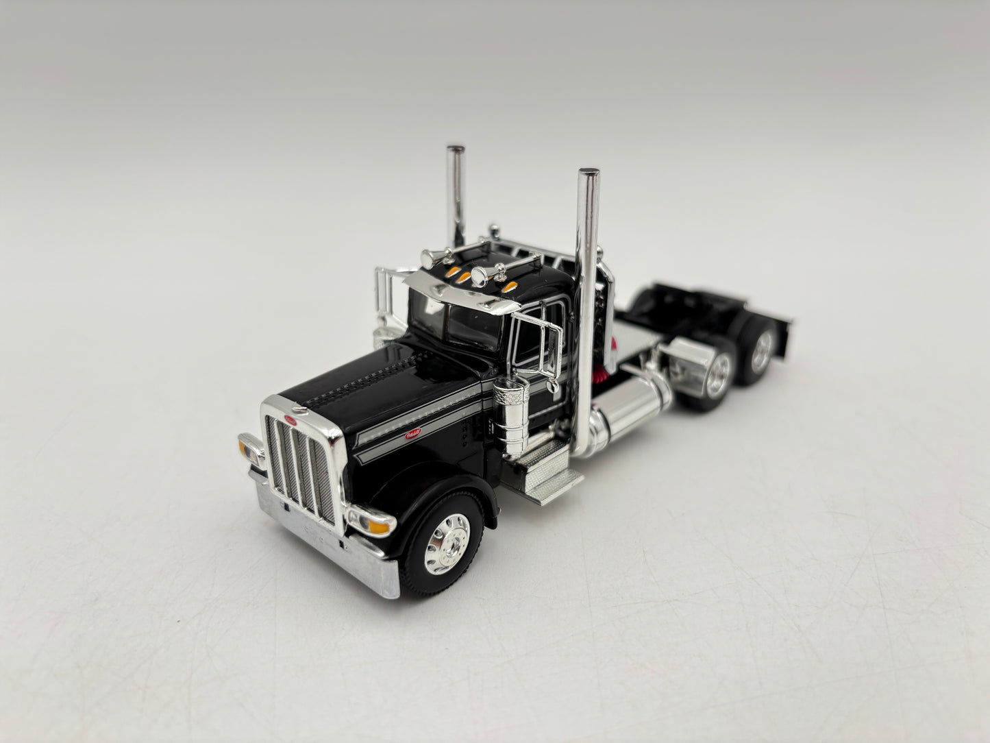 1/64 Peterbilt 389 w/Landoll 440 Traveling Trailer