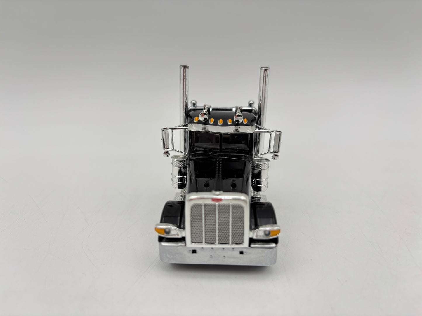 1/64 Peterbilt 389 w/Landoll 440 Traveling Trailer