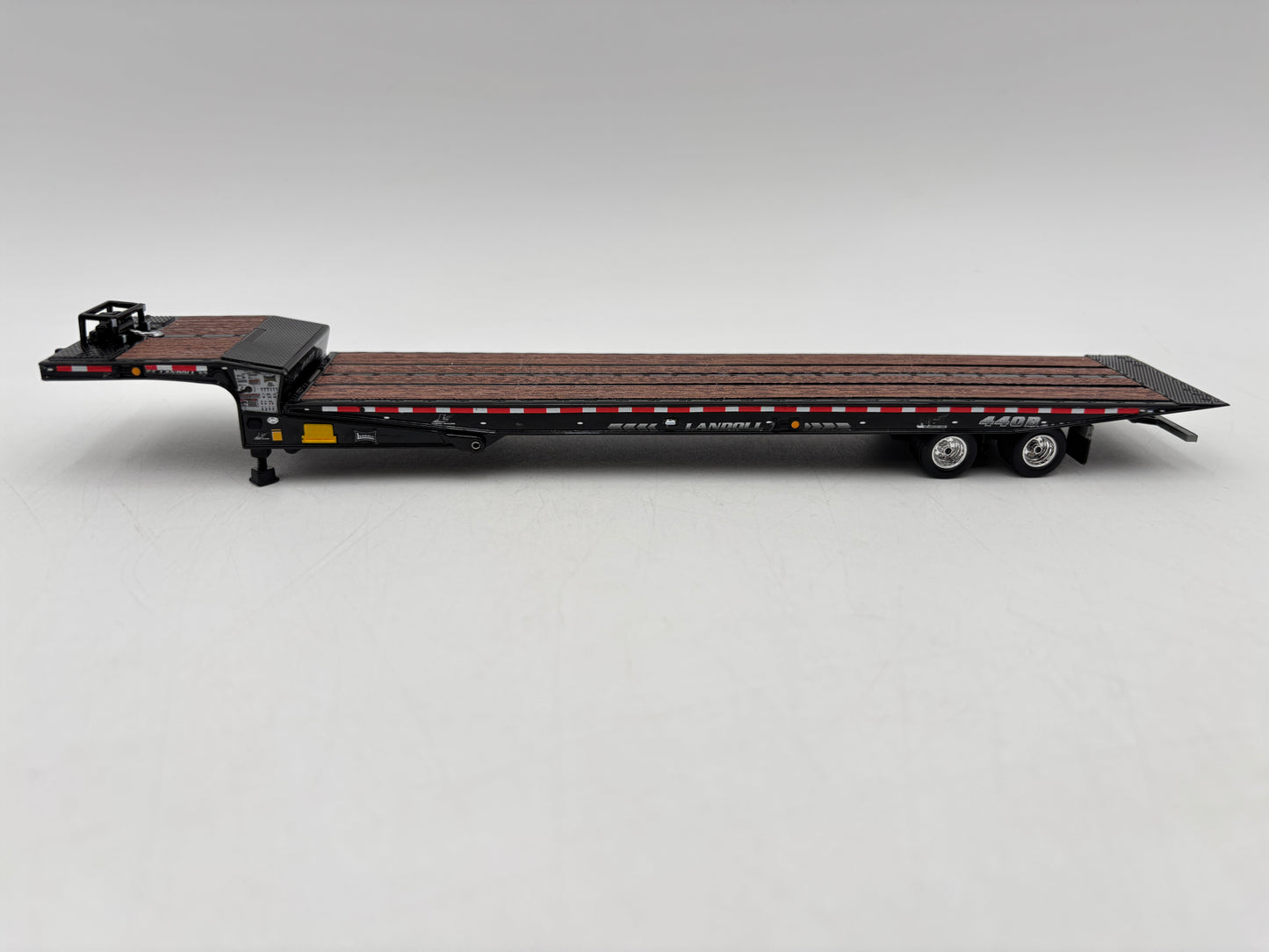 1/64 Peterbilt 389 w/Landoll 440 Traveling Trailer