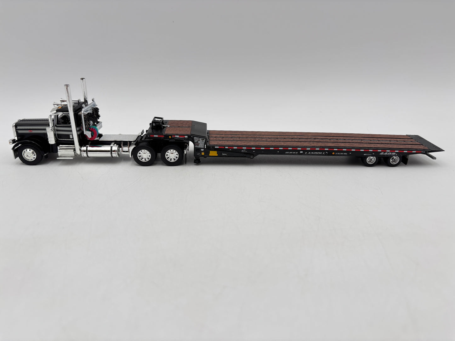 1/64 Peterbilt 389 w/Landoll 440 Traveling Trailer
