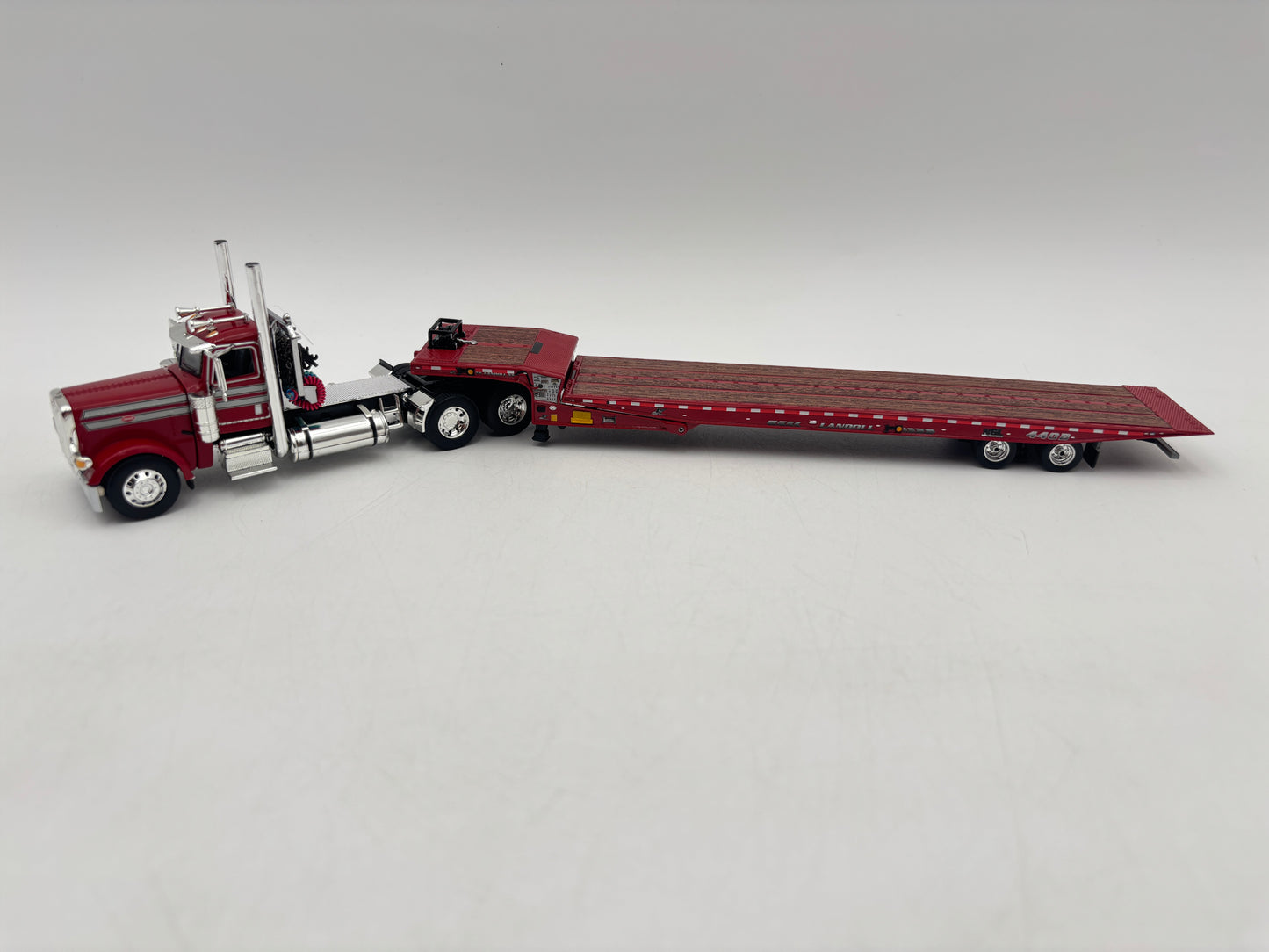 1/64 Peterbilt 389 w/Landoll Traveling Trailer (Red)
