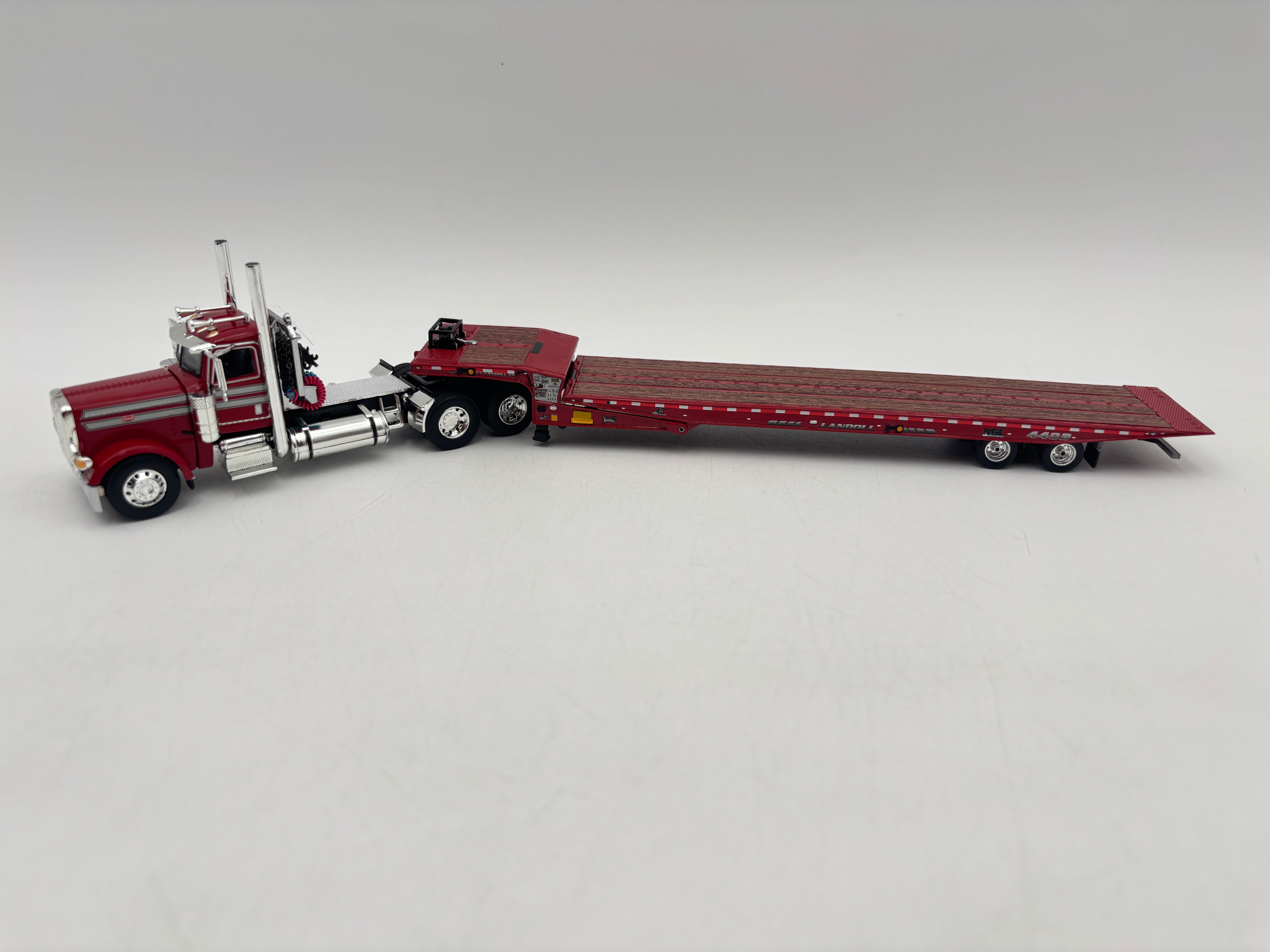1/64 Peterbilt 389 w/Landoll Traveling Trailer (Red)