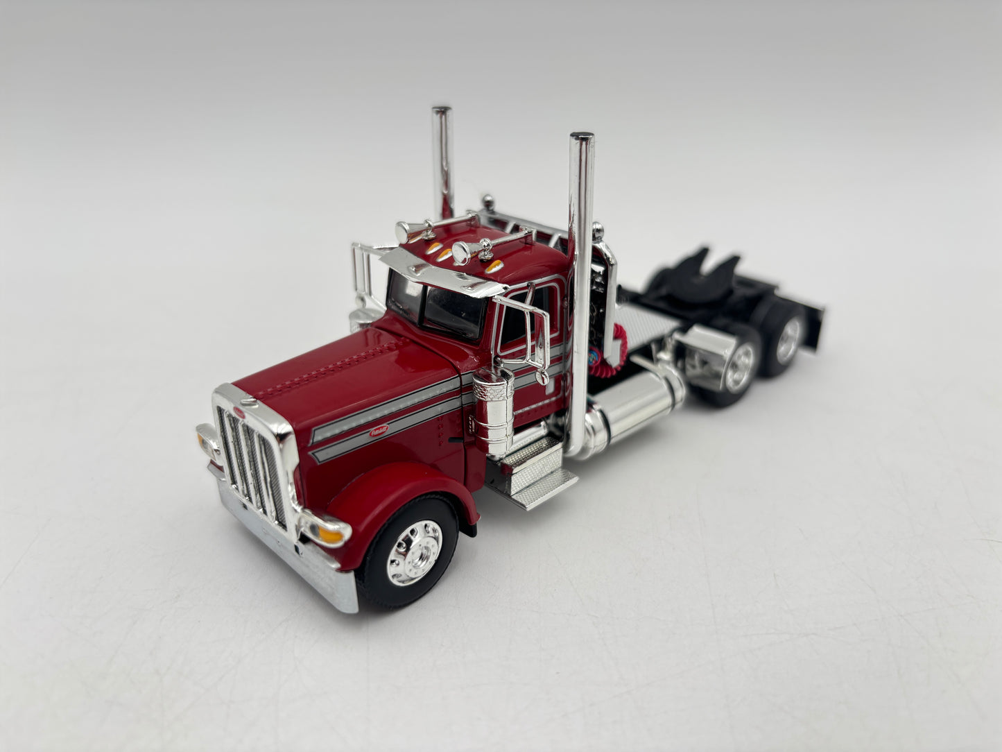 1/64 Peterbilt 389 w/Landoll Traveling Trailer (Red)