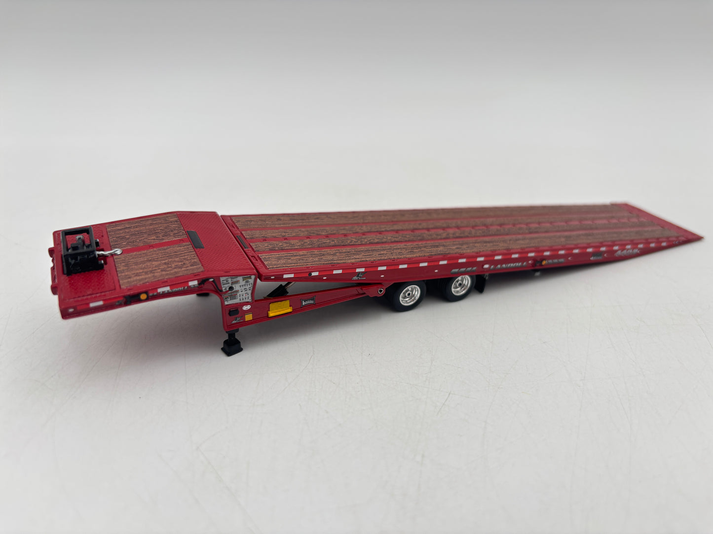 1/64 Peterbilt 389 w/Landoll Traveling Trailer (Red)