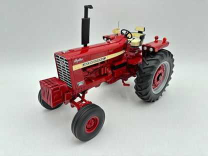 1/16 International Farmall 826 Prestige