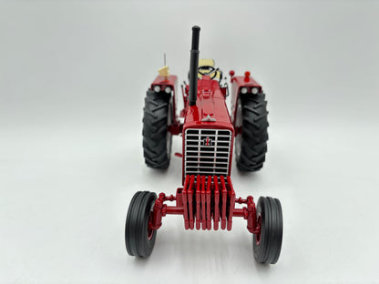 1/16 International Farmall 826 Prestige