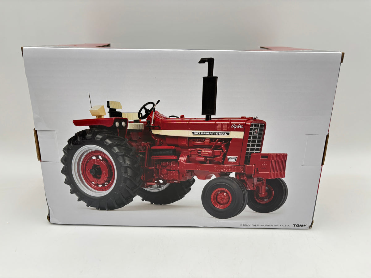 1/16 International Farmall 826 Prestige